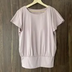 薄いピンクのヨガウェア
