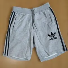 adidas オリジナルス グレー 3ストライプス ショートパンツ M