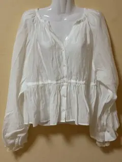 ホワイト長袖フリルシャツ フリーサイズ試着のみ