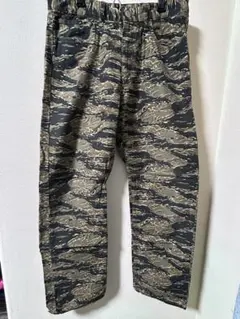 迷彩柄パンツ
