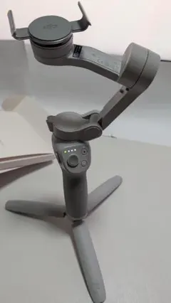 【極美品】DJI OM 4 スマホ ジンバル 別売ケース付 届いてすぐ使えるのサムネイル