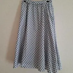 フレアスカート 白青花柄