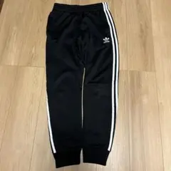 adidas ブラック ジョガーパンツ ストライプ