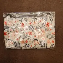 花と鳥デザインポーチとハローキティポーチ