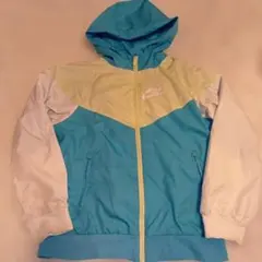 キッズ　Nike フード付きジャケット Sサイズ　130cm〜140cm