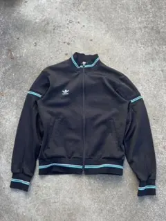 adidasブラック ジップアップジャケット