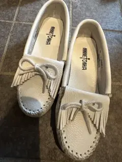 ほぼ新品☆ミネトンカ　レザーモカシン　ホワイト　白　6インチ　23cm Minnetonka - MINNETONKA ミネトンカモカシン ホワイト 6(23cm
