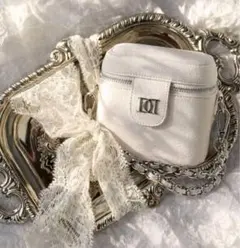 ダーリッチ　ホワイトレザー ショルダーバッグ