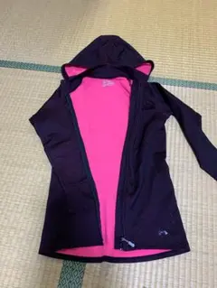 UNDER ARMOUR フード付きジャケット 黒/ピンク