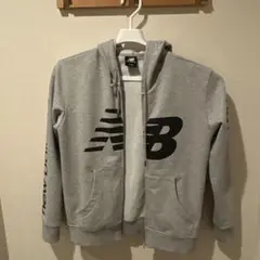 ニューバランス　S サイズ　パーカー　グレー