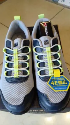 アシックRAKUWALK RIZAPコラボ スニーカー　新品！のサムネイル