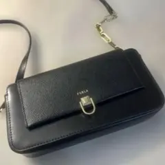 FURLA ブラック ショルダーバッグ