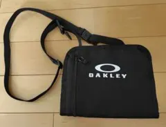 OAKLEY ショルダーポーチ ブラックのサムネイル