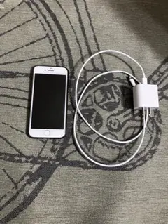 Apple iPhone 8シルバー　充電器付き