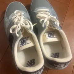New Balance ライトブルースニーカー