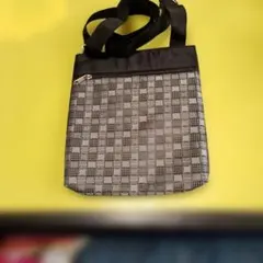 黒とグレーのチェック柄　ショルダーバッグ　27×24