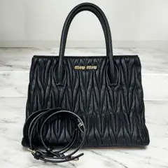 【美品】miumiu トートバッグ A4収納可 レザー ブラック ポーチ付属 美品 ミュウミュウ miumiu トートバッグ ショルダーバッグ 2WAY
