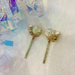 雪の結晶＊チェコビーズとゴールドチャームのピアスorイヤリング