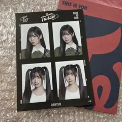 TWICE ランダム証明写真ステッカー　ロッカーキーリング