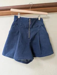 ラブトキシック　ハーフジップハイウエストショートパンツ　Мサイズ