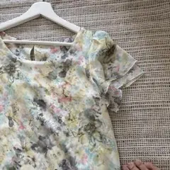 淡い花柄フリル袖チュニックのサムネイル