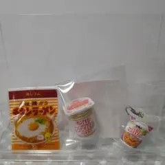 日清カップヌードル消しゴムとチキンラーメン消しゴムと目印チャーム