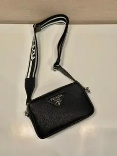 PRADA ブラックレザーショルダーバッグ