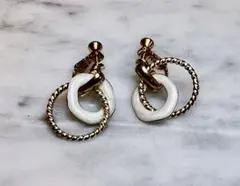 イヤリング　ゴールド　白