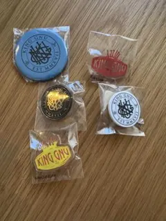 King Gnu 限定グッズセット（シール、缶バッジ、キーホルダー） - メルカリ