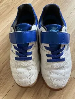umbro 19㎝　フットサルシューズ ブルー ベルクロ