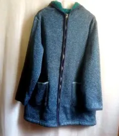 フード付きダークブルーロングコート