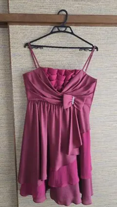 フリル付き Aラインドレス