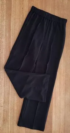 ⭐在庫大処分セール⭐イージーフレアパンツ　ブラック　タック入り　Ｍサイズ。。。