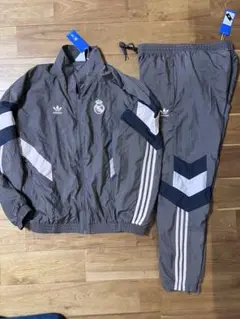 【正規品】レアル・マドリードadidasフード付きピステウィンドブレーカー2XL 正規品】レアル・マドリードadidasフード付きピステウィンド