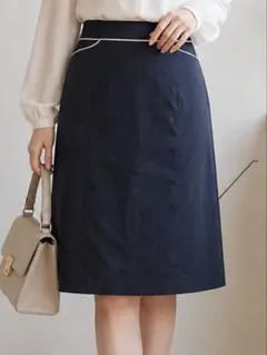 【上品・清楚】ネイビー タイトスカート（ホワイトパイピング）のサムネイル