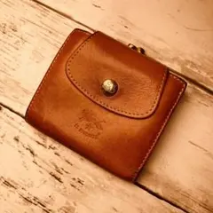 【高級感漂う美しいヌメ革】　IL BISONTE　ガマ折財布　本革　バイソン刻印