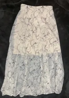 An MILLEアンミール 花柄スカート 白 ロングスカートのサムネイル