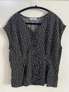 Opaque Clip ノースリーブブラウス