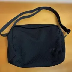 New Balance ブラック ショルダーバッグ