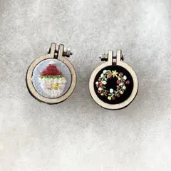 ミニチュア刺繍ブローチ2個☆ ウインター