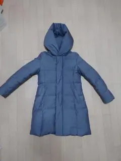 フード付きグレーダウンジャケット