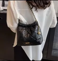 ブラックキルティングハンドバッグ