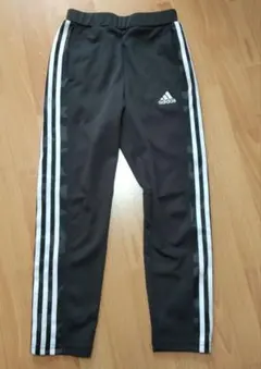 アディダス　ジュニアスポーツパンツ　140