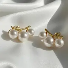 3連パールピアス ゴールド 三連 大ぶり 上品 華やか 結婚式 パーティー