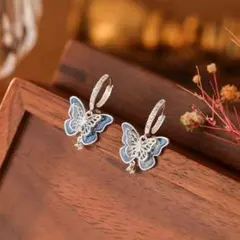 蝶デザイン ピアス(両耳用)