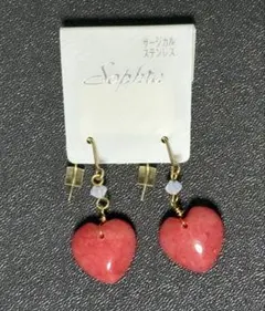 天然石　赤いハート型のぶら下がりピアス