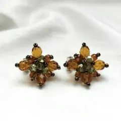 オレンジ(茶色)と緑の花形　クリップ式イヤリング