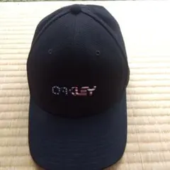 OAKLEY ベースボールキャップ 星条旗ロゴ ブラックのサムネイル