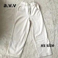 a.v.v ストレートデニムパンツ アイボリーのサムネイル