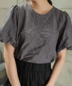 【美品】DAZY 半袖パフスリーブポップコーントップス　Sサイズ　a968